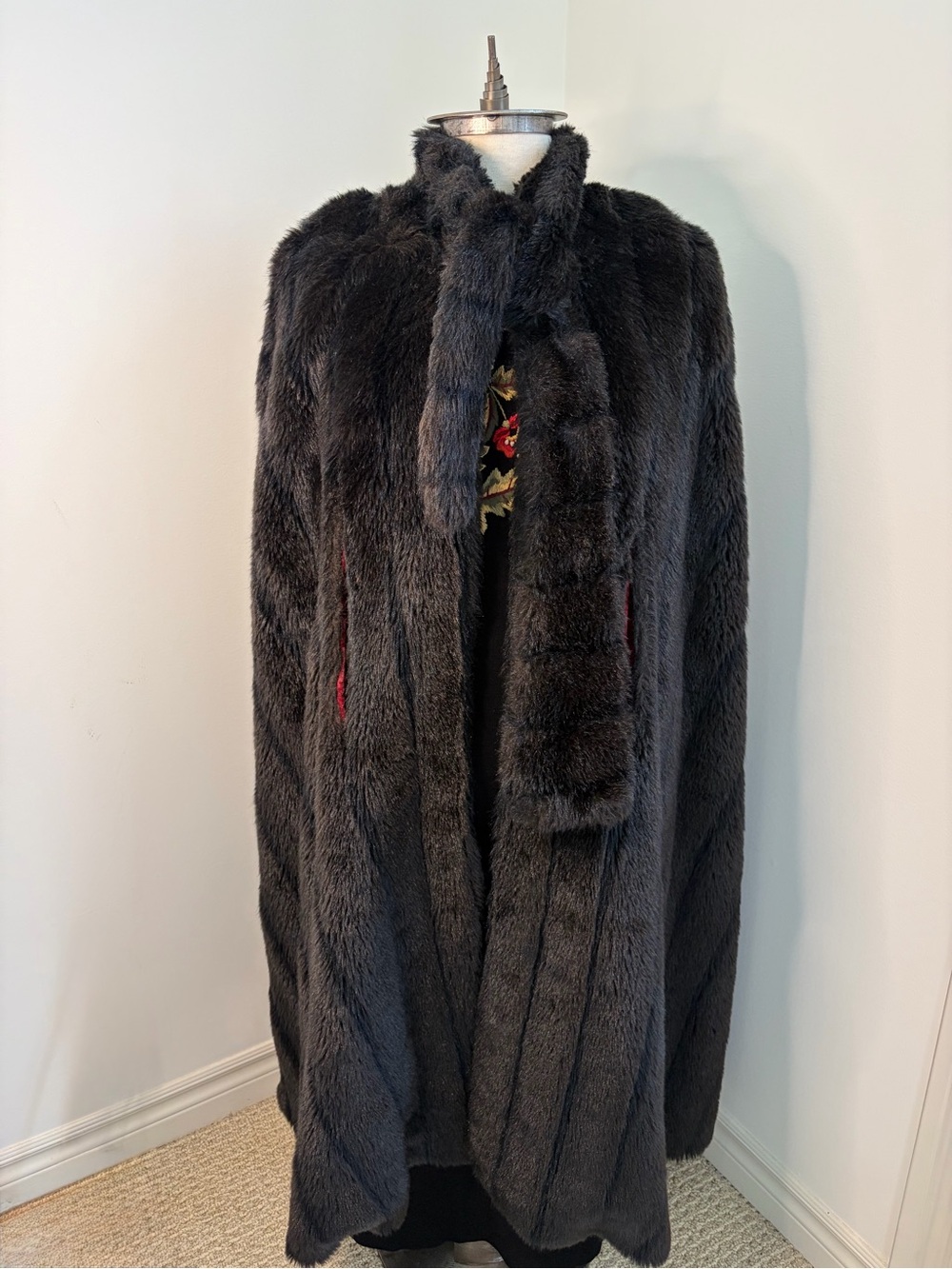 Vintage Faux Fur Cape Red Velvet Lined Black Poncho Scarf Collar